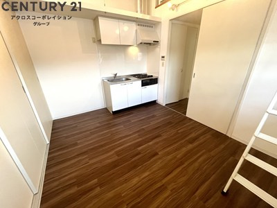 ロフトがあり、収納部屋にも使えます！