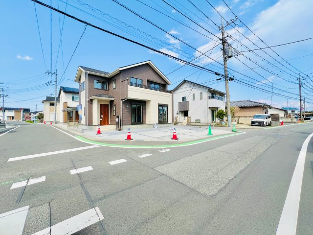 前橋市後家町の前面道路含む現地写真|角地で駐車も楽々♪