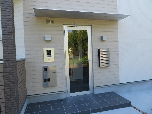 ハーモニーテラス御厨中のエントランス