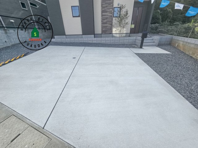 糟屋郡篠栗町中央6丁目第3-1棟（1号棟）の駐車場|広々した駐車場になります。3台並列駐車となります。