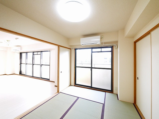 レフィナード・ラ・シャレー生駒の和室