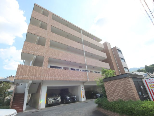 レフィナード・ラ・シャレー生駒の外観