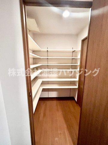 ES-Grande江坂公園の収納|ウォークスルークローゼット
