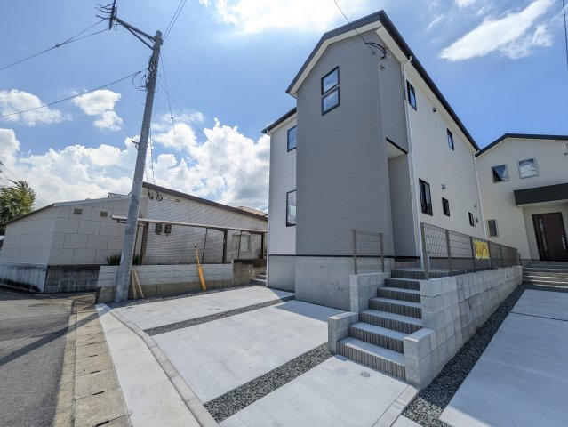城南区樋井川7丁目2期　1号棟の前面道路含む現地写真