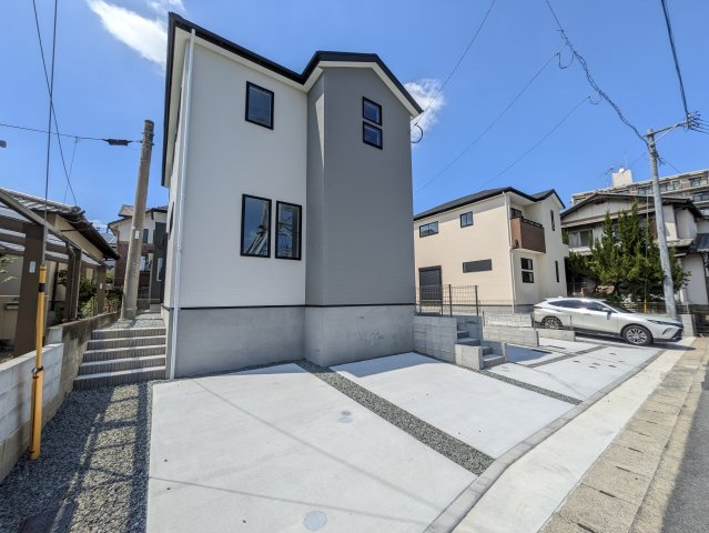 城南区樋井川7丁目2期　1号棟の前面道路含む現地写真