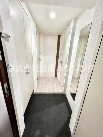 セレニテ江坂グランデの玄関