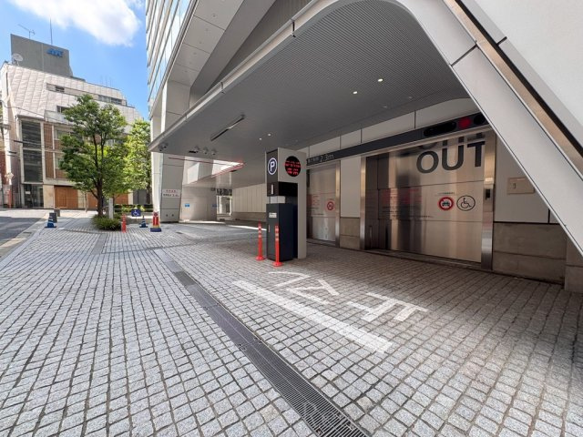 アークヒルズフロントタワーRoPの駐車場