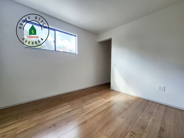 春日市弥生7丁目第1-3棟(1号棟)の洋室|落ち着いた色調の洋室です。