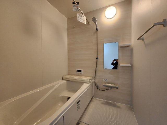 春日市弥生7丁目第1-3棟(3号棟)の浴室|1日の疲れを癒してくれる広々バスルーム。雨の日のお洗濯にも大活躍な浴室乾燥機付です！