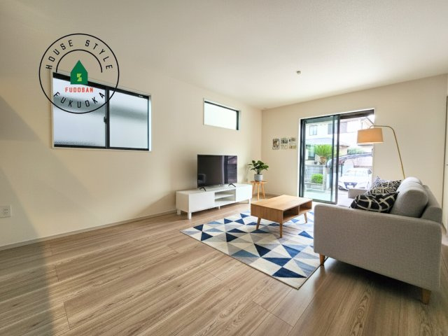 春日市弥生7丁目第1-3棟(3号棟)の居間・リビング|多くの時間を過すことになるリビングだからこそ、いつも穏やかな空間・解放感が味わえ毎日が充実します。