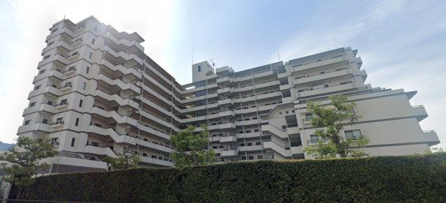 東大阪市下六万寺町１丁目の賃貸マンションの外観