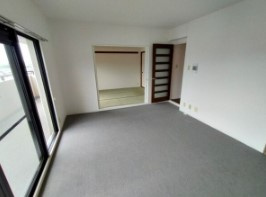 東大阪市下六万寺町１丁目の賃貸マンションの居間・リビング