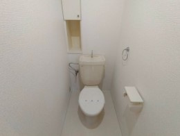 東大阪市下六万寺町１丁目の賃貸マンションのトイレ