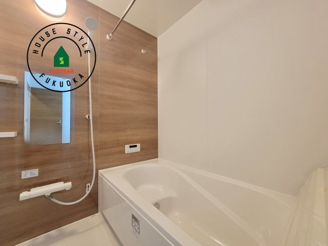 春日市須玖北4丁目第2-2棟(1号棟)の浴室|1日の疲れを癒してくれる広々バスルーム。雨の日のお洗濯にも大活躍な浴室乾燥機付です！