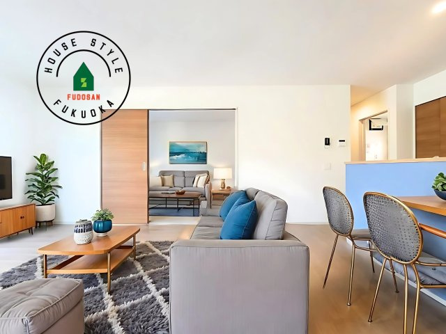 春日市須玖北4丁目第2-2棟(1号棟)の居間・リビング|明るく開放的なリビングダイニングは豊かな陽光が注ぎ込み、やすらぎの空間を演出してくれます。ご家族で楽しいひとときをお過ごし下さい。※家具はCGを合成したものです。