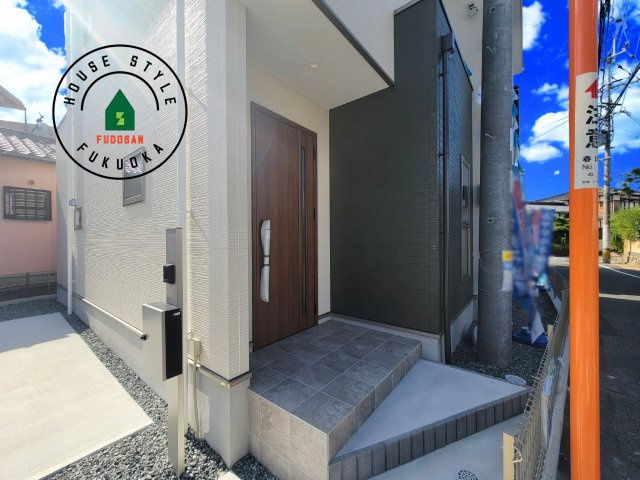 春日市須玖北4丁目第2-2棟(1号棟)の玄関|おでかけの時も帰った時も、「我が家」を最初に感じでもらえる素敵な空間に。