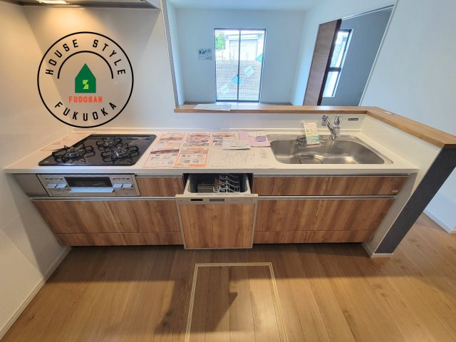 春日市須玖北4丁目第2-2棟(1号棟)のキッチン|ご家族を近くに感じられる対面キッチンのLDK。会話もはずみそうですね。