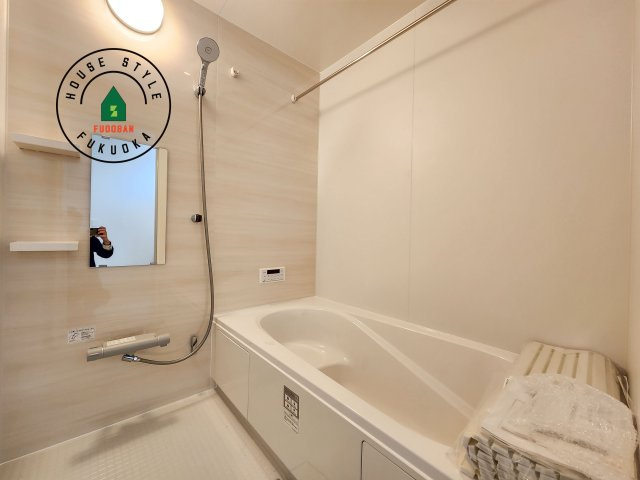 古賀市千鳥6丁目第1-2棟（1号棟）の浴室|1日の疲れを癒してくれる広々バスルーム。雨の日のお洗濯にも大活躍な浴室乾燥機付です！