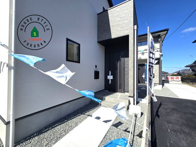 古賀市千鳥6丁目第1-2棟（1号棟）の玄関|おでかけの時も帰った時も、「我が家」を最初に感じでもらえる素敵な空間に。