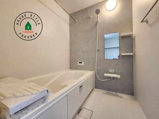古賀市千鳥6丁目第1-2棟（2号棟）の浴室|1日の疲れを癒してくれる広々バスルーム。雨の日のお洗濯にも大活躍な浴室乾燥機付です！
