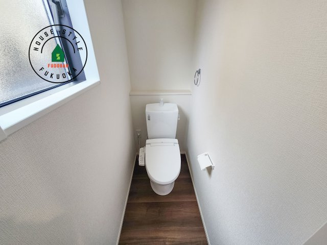 古賀市千鳥6丁目第1-2棟（2号棟）のトイレ|温水洗浄便座を完備しております。2ヶ所にトイレがあるのは朝の慌ただしい時間も安心です。