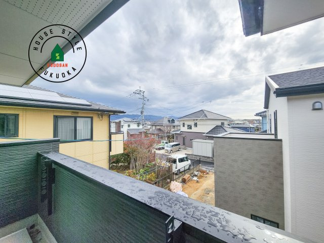 古賀市千鳥6丁目第1-2棟（2号棟）の展望|窓から緑が見える物件も魅力的です。