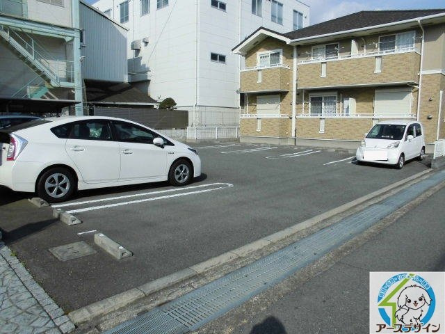 グレース弐番館の駐車場