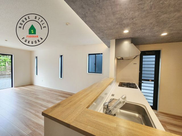 福津市津屋崎2丁目第3-2棟（1号棟）のキッチン|キッチンから立ち込める香りが今日の料理を期待させます。