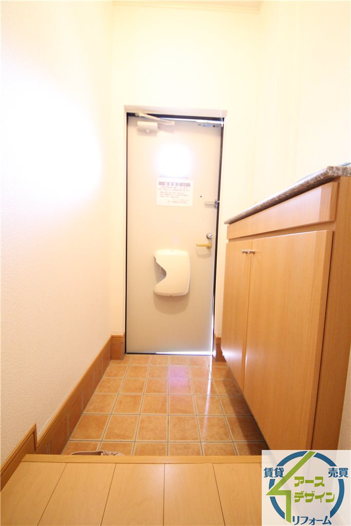 グレース伍番館の玄関