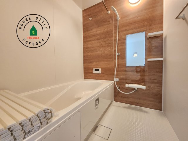 太宰府市通古賀5丁目第3-6棟(2号棟)の浴室|1日の疲れを癒してくれる広々バスルーム。雨の日のお洗濯にも大活躍な浴室乾燥機付です！