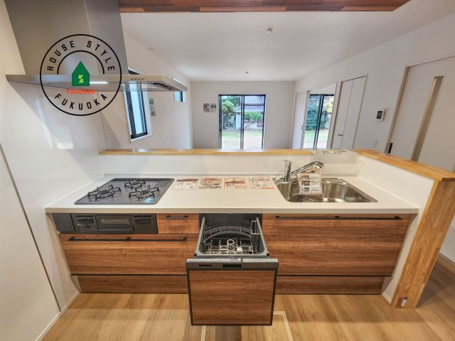 太宰府市通古賀5丁目第3-6棟(2号棟)のキッチン|キッチン。グリル・食器洗い乾燥機・浄水器も完備。