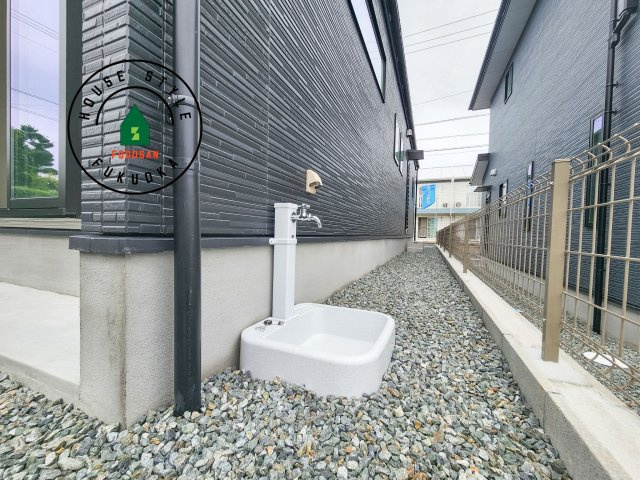 福津市津屋崎2丁目第3-2棟（2号棟）のバルコニー|将来的にウッドデッキなど施工して、素敵なバルコニースペースを活用できます。