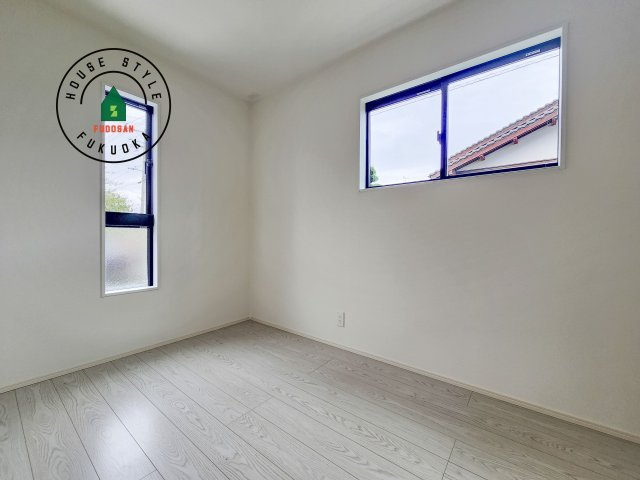 福津市津屋崎2丁目第3-2棟（2号棟）の洋室|落ち着いた色調の洋室です。