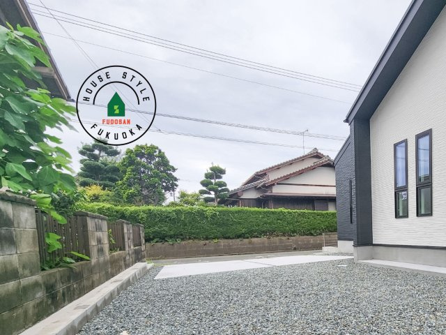 福津市津屋崎2丁目第3-2棟（2号棟）の展望|窓から緑が見える物件も魅力的です。