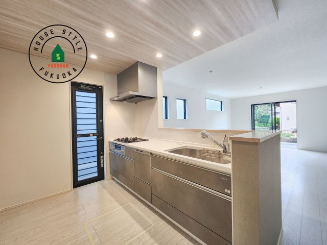 福津市津屋崎2丁目第3-2棟（2号棟）のキッチン|キッチン。グリル・食器洗い乾燥機・浄水器も完備。
