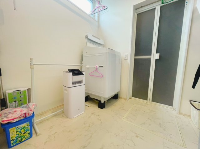 築浅積水施工中古住宅♪太陽光有の脱衣所