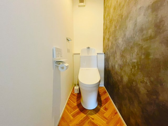 築浅積水施工中古住宅♪太陽光有のトイレ