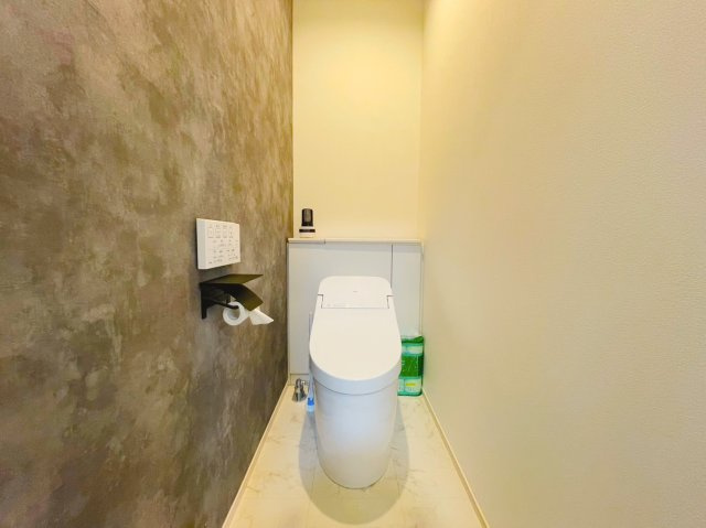 築浅積水施工中古住宅♪太陽光有のトイレ