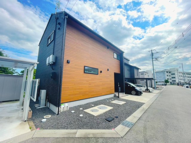 築浅積水施工中古住宅♪太陽光有の前面道路含む現地写真