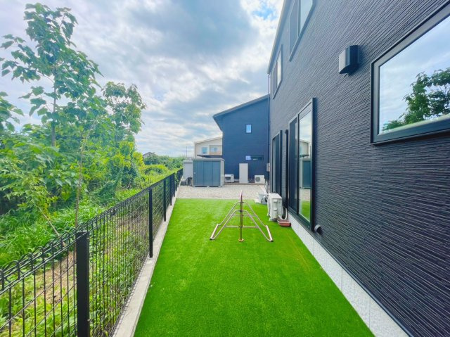 築浅積水施工中古住宅♪太陽光有の庭