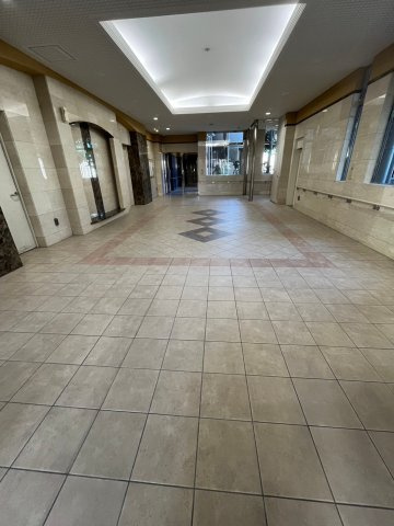 ライオンズマンション中津のロビー