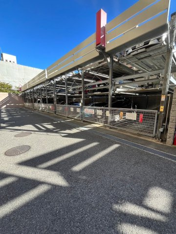 ライオンズマンション中津の駐車場