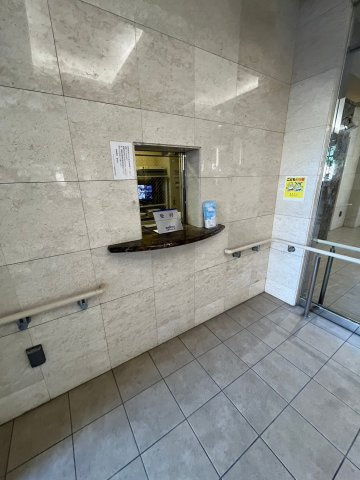 ライオンズマンション中津のエントランス