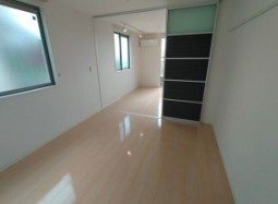 東大阪市瓢箪山町のアパートの洋室