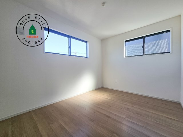 太宰府市青山2丁目第3-2棟(1号棟)の子供部屋|柔らかい陽光が差し込む明るいお部屋を演出する設計。彩光の取れる窓が気持ちの良いお部屋を創り上げます。