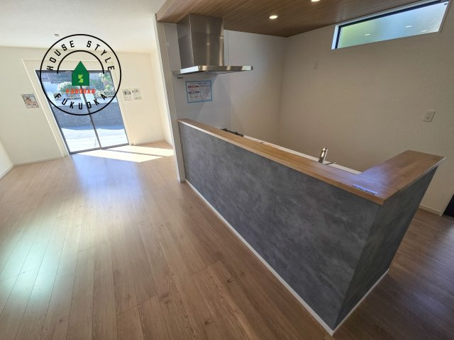 太宰府市青山2丁目第3-2棟(1号棟)のダイニング|キッチンから立ち込める香りが今日の料理を期待させます。