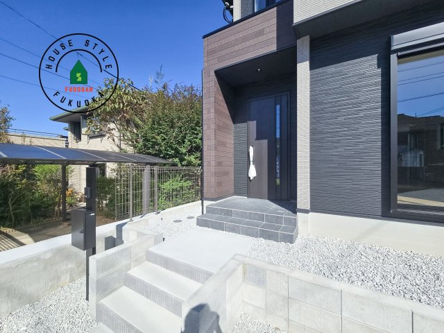 太宰府市青山2丁目第3-2棟(1号棟)の玄関|おでかけの時も帰った時も、「我が家」を最初に感じでもらえる素敵な空間に。