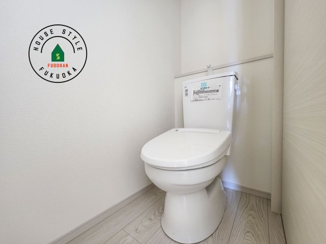 福岡市城南区友丘6丁目第3-4棟（1号棟）のトイレ|温水洗浄便座を完備しております。2ヶ所にトイレがあるのは朝の慌ただしい時間も安心です。