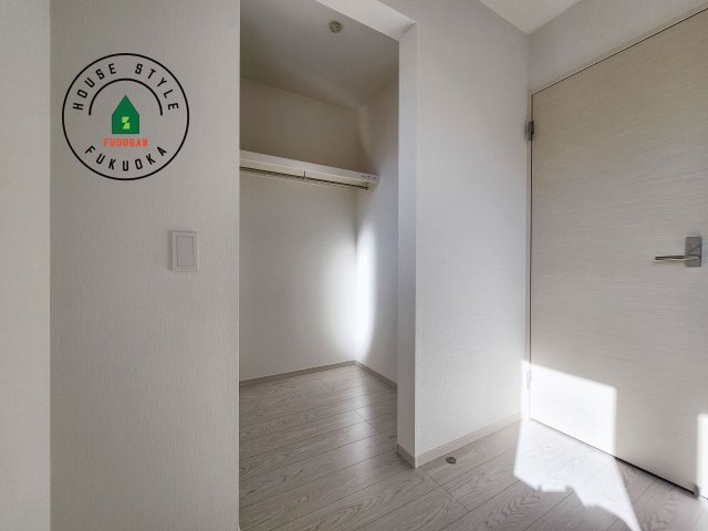 福岡市城南区友丘6丁目第3-4棟（1号棟）の収納|洋服や大きな荷物が多い方や人数の多いご家族などは、一般的なクローゼットよりもウォークインクローゼットのほうが使い勝手が良いです。