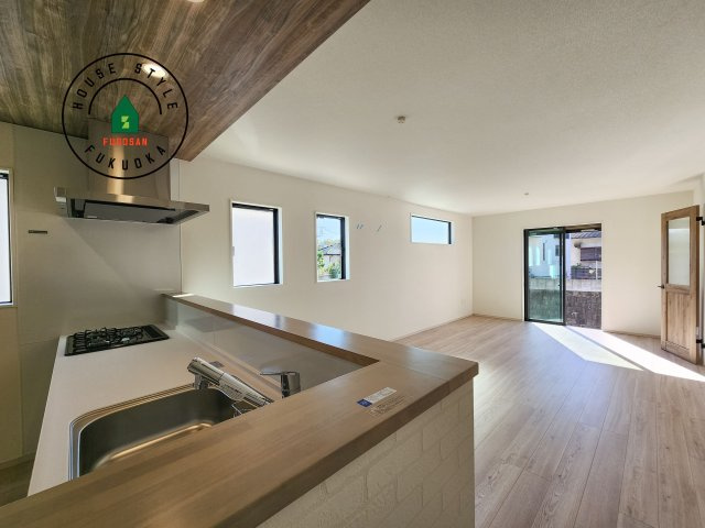 福岡市城南区友丘6丁目第3-4棟（1号棟）のダイニング|キッチンから立ち込める香りが今日の料理を期待させます。